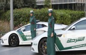 زنان پلیس در دبی با ماشین فراری/ عکس