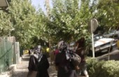 قدم زدن این دختر با شلوارک در خیابانهای تهران/عکس