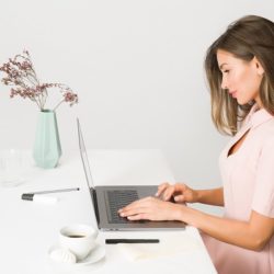 آموزش گام به گام تمیز کردن لپ تاپ (صفحه نمایش و صفحه کلید)