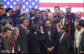«V» آمریکایی‌ها بالای سر احمدی نژاد/عکس