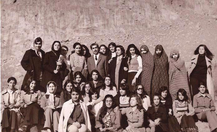 دختران دبیرستانی دهه 50/ عکس