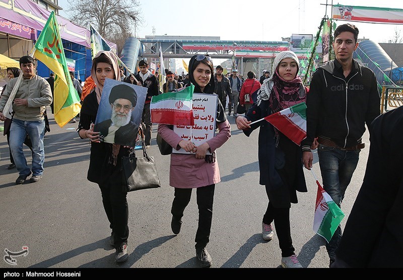 حضور دختران در راهپیمایی 22 بهمن / عکس