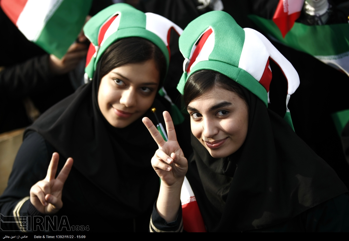 عکس دختران ایرانی در راهپیمایی 22 بهمن 93 میدان آزادی