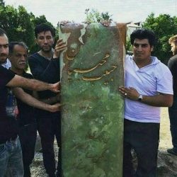 عکس : سنگ قبر خواننده های ایرانی