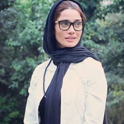 تتوی تینا آخوندتبار روی دستش به چه معناست؟
