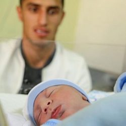 علی علیپور بازیکن 21 ساله پرسپولیس پدر شد + عکس دخترش