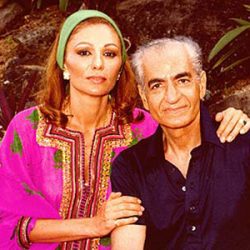 خواهر شاه و فرح دیبا در ماشین لوکس ؛ عکس
