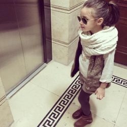 عکس بارانا بهادری دختر بنیامین و برادر تازه متولد شده اش