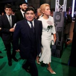 عکسهای مارادونا و همسرش در مراسم بهترین بازیکن 2017
