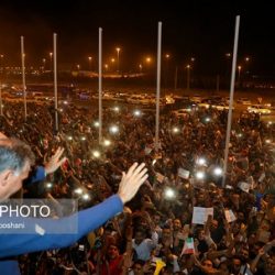 عکسهای استقبال پرشور مردم از کاروان تیم ملی در فرودگاه امام خمینی