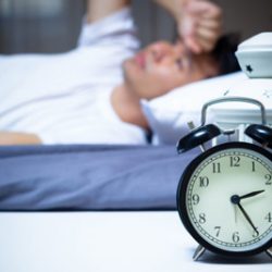 دلایل بیدار شدن مکرر از خواب شبانه