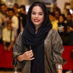 عکس بدون آرایش ملیکا شریفی نیا با ژست متفاوت