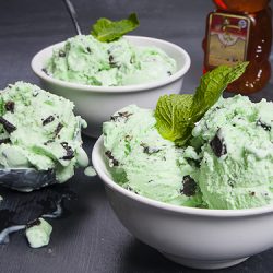 طرز تهیه بستنی نعنایی با شکلات
