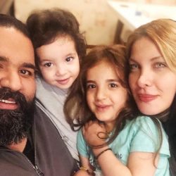 عکسهای سالگرد ازدواج رضا صادقی در کنار همسر و دخترانش