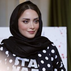 عکسهای بهنوش طباطبایی در نشست خبری عشق روزهای کرونا