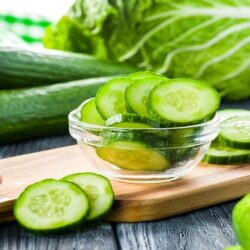 خوردن خیار برای این افراد ضرر دارد