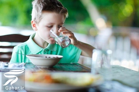 نوشیدن آب بین وعده های غذایی خوب است یا بد ؟
