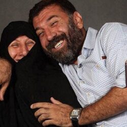 واکنش مادر علی انصاریان به حواشی اخیر درباره پسر مرحومش
