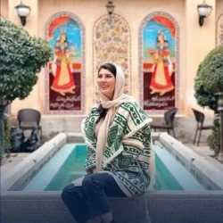عکسهای جنجالی گردشگر زن روس با سربازان ایرانی در میدان آزادی