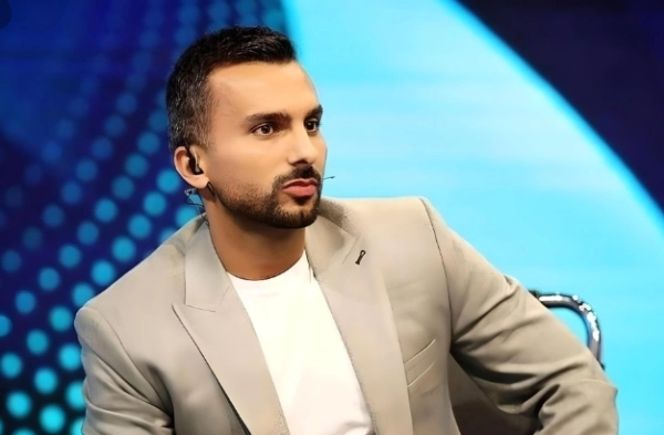 محمدحسین میثاقی مجری فوتبال برتر عزادار شد