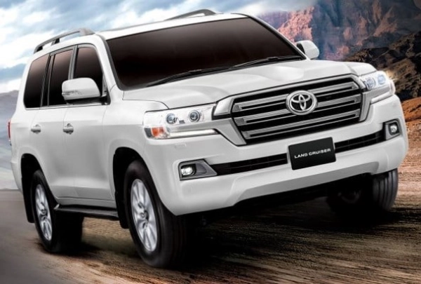مشخصات لندکروز v8 + عکس داخل و بیرون و آپشن های وی ۸